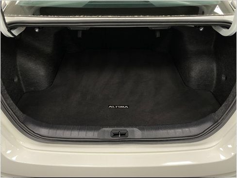 Certified 2025 Nissan Altima 2.5 SV FWD image 5
