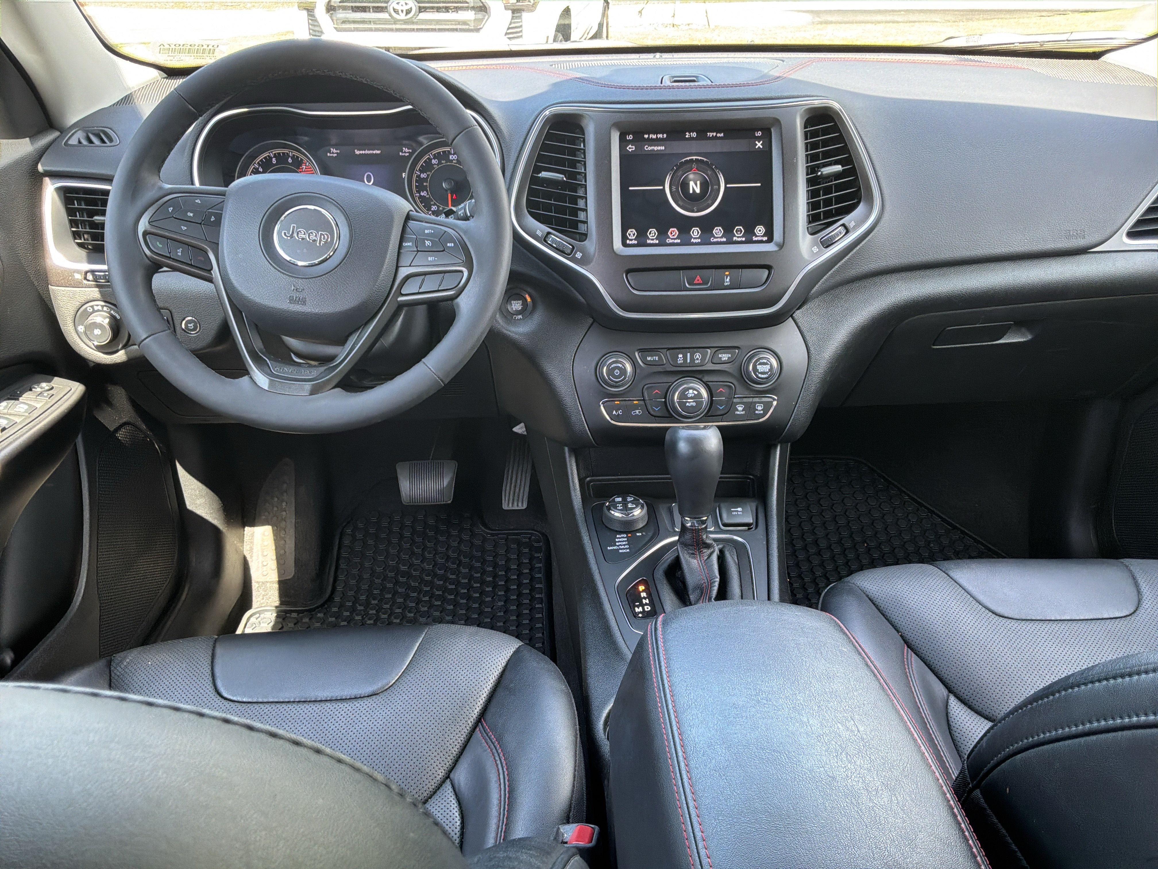 Used 2022 Jeep Cherokee Trailhawk w/ Premium Leather Package AWD/4WD image 28