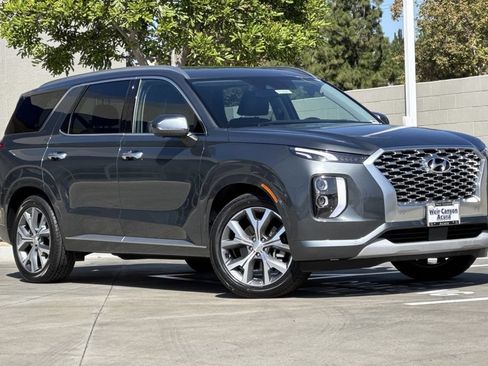Used 2021 Hyundai Palisade Limited FWD image 2
