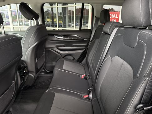 Used 2023 Jeep Grand Cherokee Limited image 28