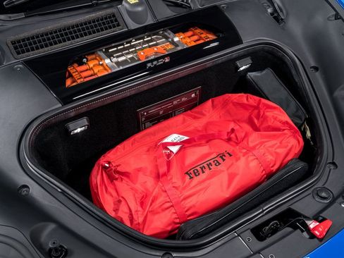 Used 2024 Ferrari SF90 Spider image 44