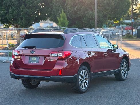 Used 2015 Subaru Outback 2.5i Limited AWD/4WD image 4