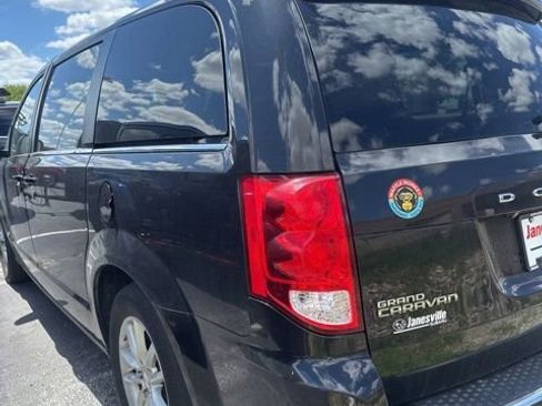 Used 2020 Dodge Grand Caravan SXT FWD image 3