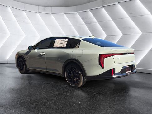 New 2025 Kia K4 GT-Line Turbo image 3