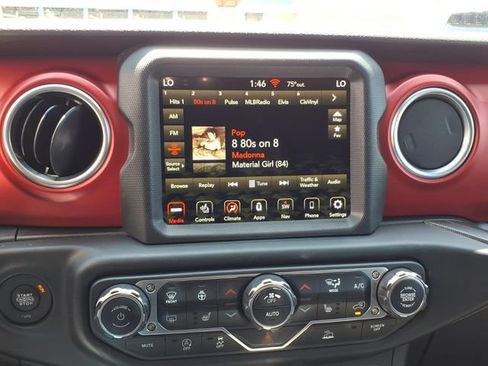 Used 2023 Jeep Wrangler Unlimited Rubicon w/ Cold Weather Group AWD/4WD image 19