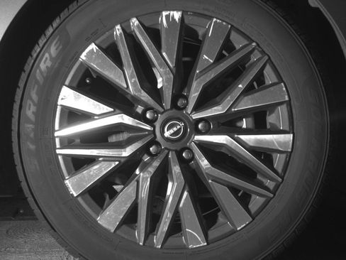 Used 2025 Nissan Altima 2.5 SV FWD image 13