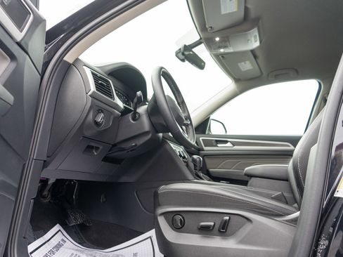 Used 2023 Volkswagen Atlas SE w/ Black Wheel Package image 14