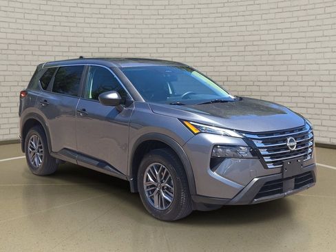 Certified 2025 Nissan Rogue S FWD image 3