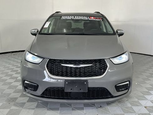 Used 2023 Chrysler Pacifica Limited FWD image 3