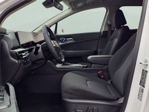New 2026 Kia Sportage LX FWD image 17