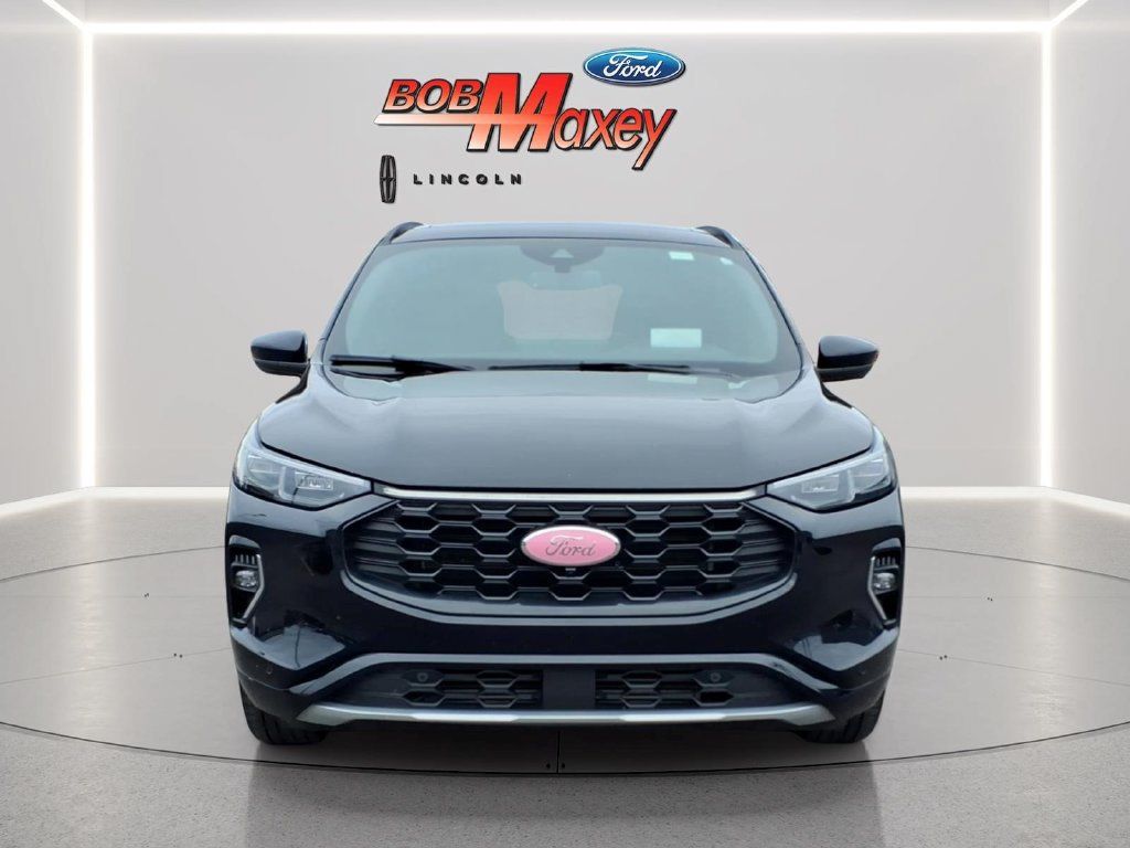 Used 2023 Ford Escape ST-Line Elite w/ Premium Technology Package AWD/4WD image 2