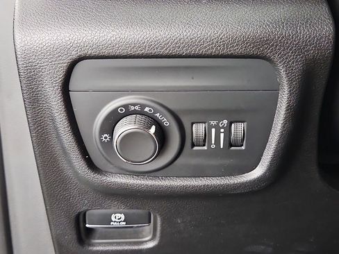 Used 2023 Jeep Grand Cherokee Altitude image 23