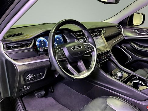 Used 2022 Jeep Grand Cherokee Limited image 16