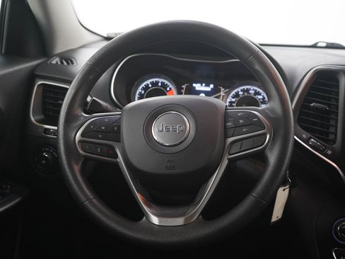 Used 2019 Jeep Cherokee Latitude w/ Popular Appearance Group FWD image 16