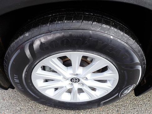 Certified 2024 Toyota Grand Highlander XLE image 12