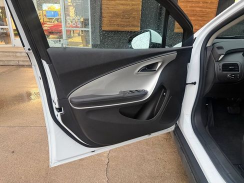 Used 2015 Chevrolet Volt FWD image 19