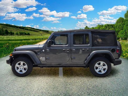 Used 2018 Jeep Wrangler Unlimited Sport S AWD/4WD image 3