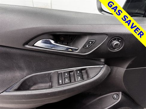 Used 2018 Chevrolet Cruze Premier image 17