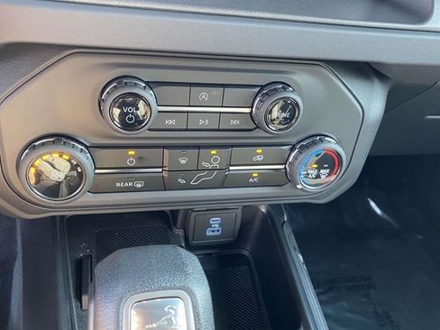 New 2025 Ford Bronco 4-Door image 14