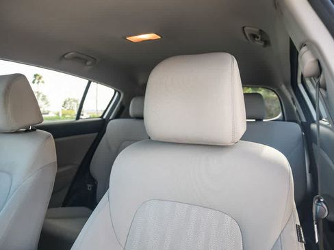 Used 2021 Kia Sportage LX FWD image 18