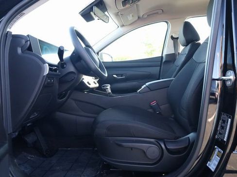 Used 2025 Hyundai Tucson SE image 12