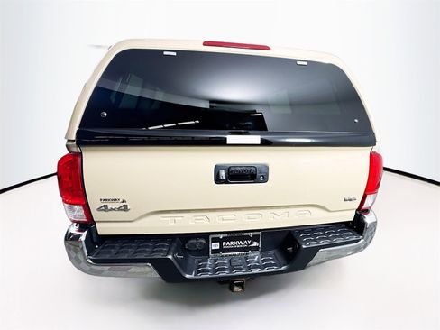 Used 2017 Toyota Tacoma SR5 w/ Tow Package image 20
