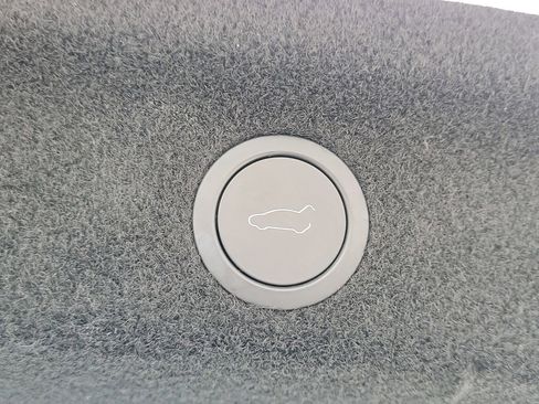 Used 2026 Tesla Model Y 2WD image 9