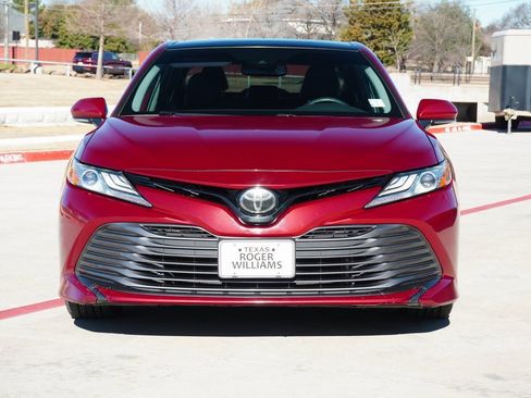 Used 2019 Toyota Camry XLE image 7