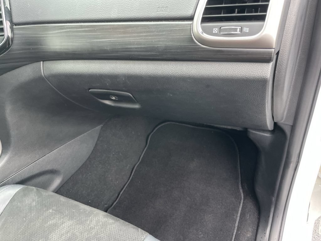 Used 2019 Jeep Grand Cherokee Altitude AWD/4WD image 34