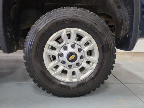 Used 2022 Chevrolet Silverado 2500 LT w/ Convenience Package AWD/4WD image 11