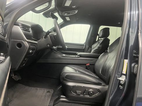 Used 2024 Jeep Wagoneer Series II w/ Flexible Seating Group AWD/4WD image 13
