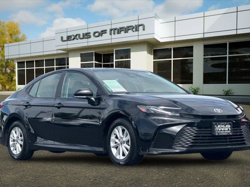 Used 2025 Toyota Camry LE image 6