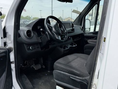 Used 2024 Mercedes-Benz Sprinter 2500 image 3