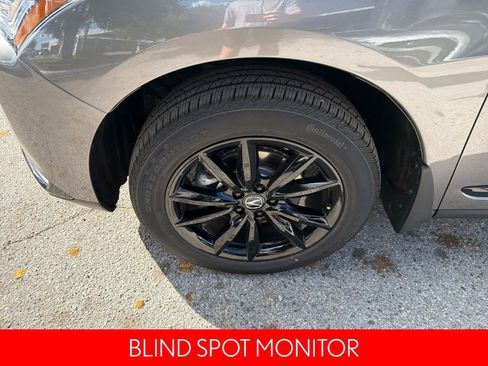 Used 2025 Acura RDX SH-AWD image 11