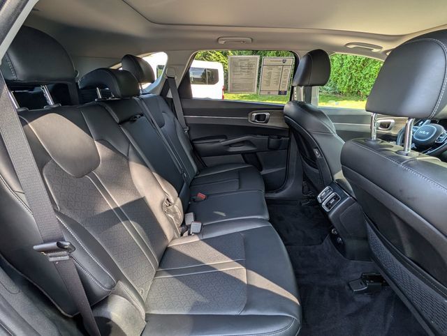 Used 2022 Kia Sorento S w/ Panoramic Sunroof Package AWD/4WD image 33