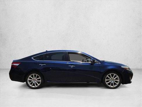 Used 2013 Toyota Avalon Limited w/ Technology Pkg FWD image 4