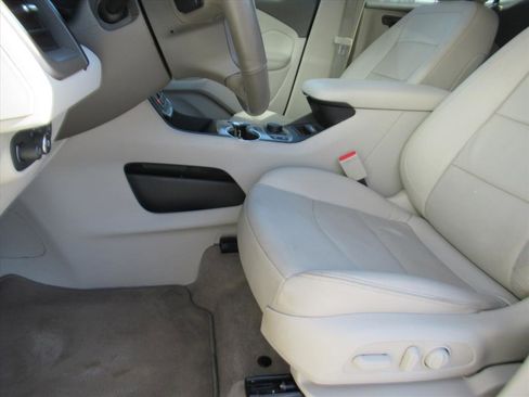 Used 2018 GMC Terrain Denali w/ Advanced Safety Package image 16