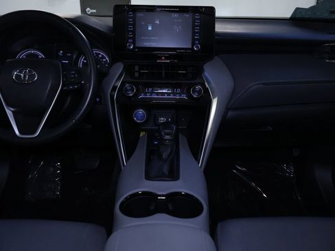 Used 2022 Toyota Venza LE image 17