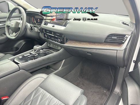 Used 2025 Nissan Rogue Platinum image 19