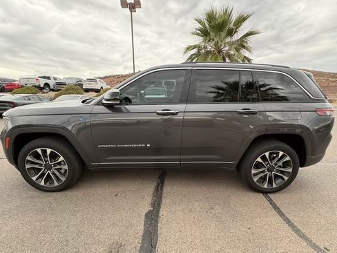 Used 2023 Jeep Grand Cherokee Overland w/ Advanced Protech Group III AWD/4WD image 2