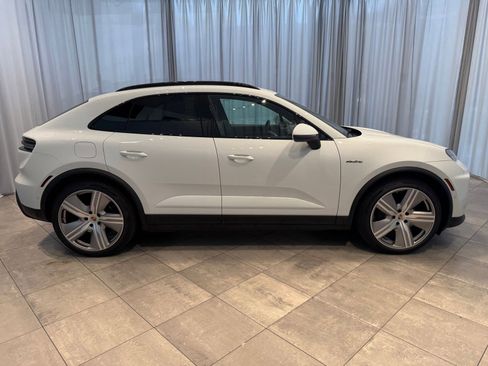 Certified 2025 Porsche Macan Electric image 8
