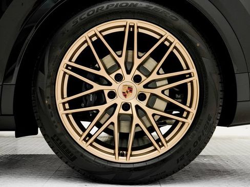 New 2026 Porsche Cayenne Coupe AWD/4WD image 29