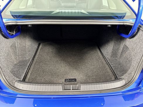 Used 2022 Volkswagen Jetta SE image 39