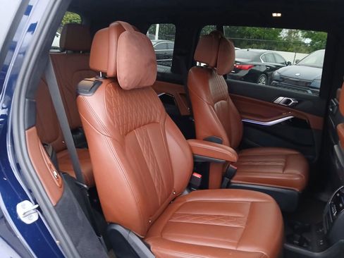Used 2022 BMW X7 xDrive40i w/ M Sport Package image 16