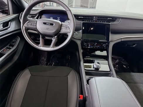 New 2025 Jeep Grand Cherokee L Altitude image 2