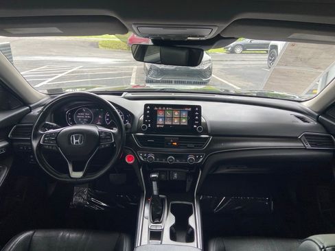 Used 2018 Honda Accord Touring image 16