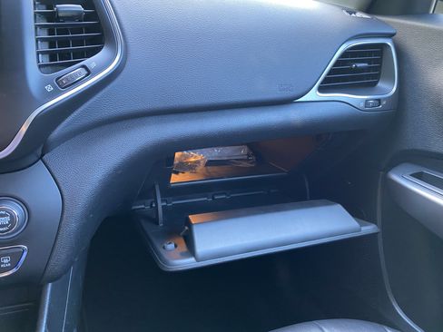 Used 2021 Jeep Cherokee Latitude Plus w/ Sun & Sound Group FWD image 31