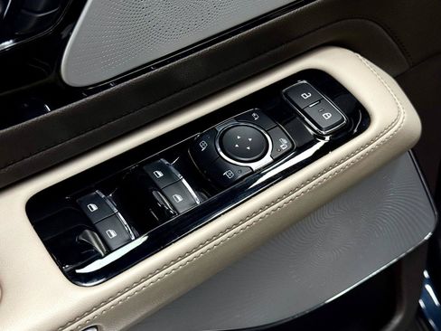 Used 2023 Lincoln Aviator Reserve w/ Equipment Group 201A AWD/4WD image 11