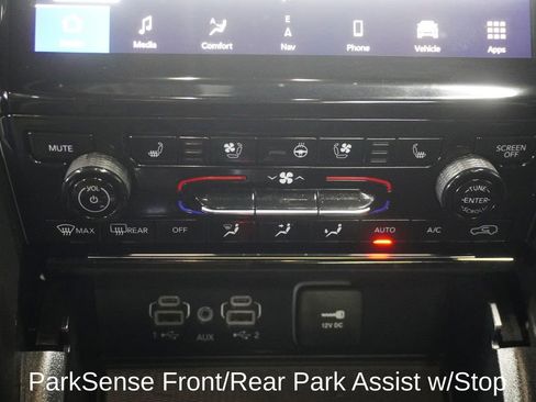 Used 2024 Jeep Grand Cherokee Limited w/ Luxury Tech Group II image 17