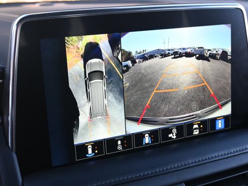 Used 2023 Chevrolet Tahoe Z71 w/ Luxury Package image 15